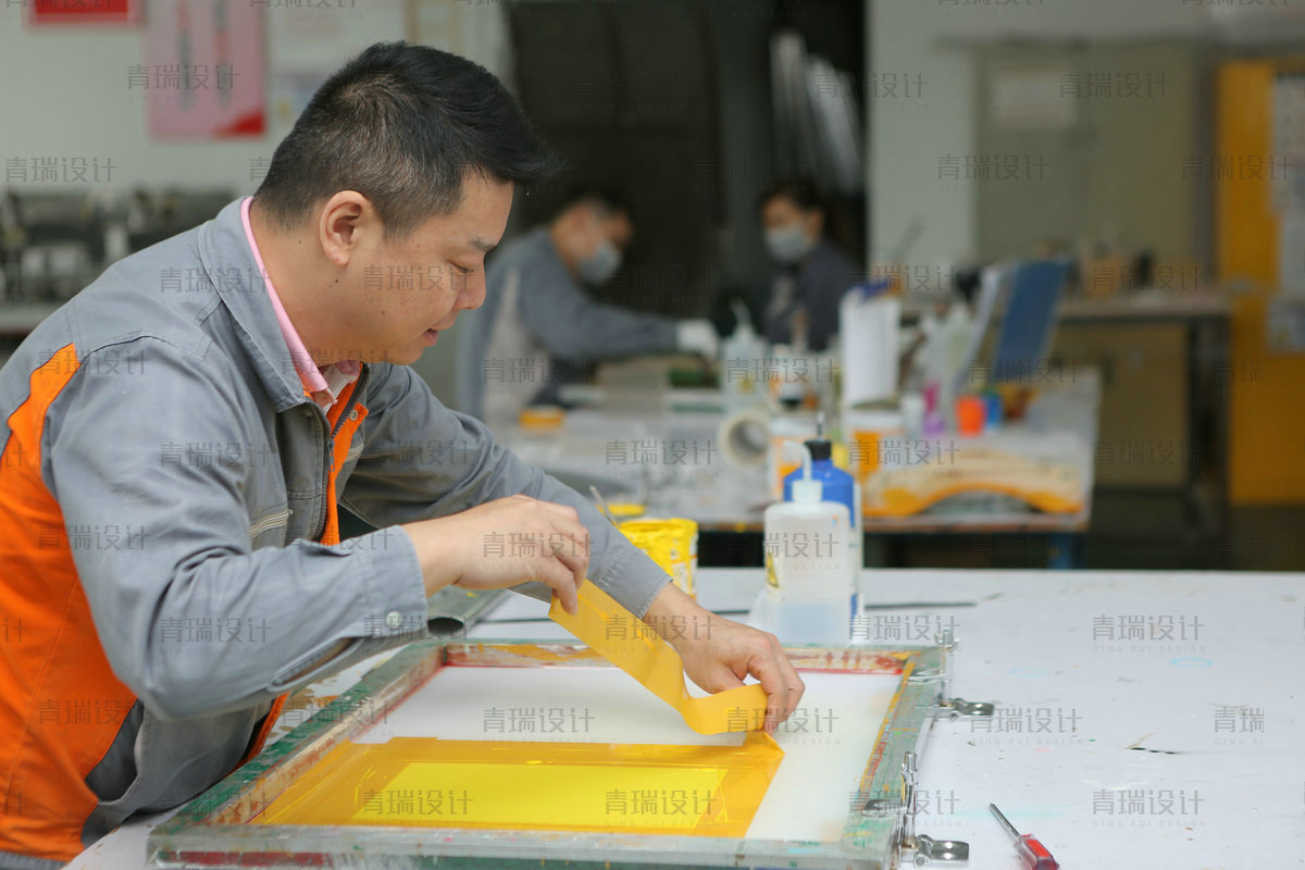 What is acrylic plexiglass product silk printing processing?
